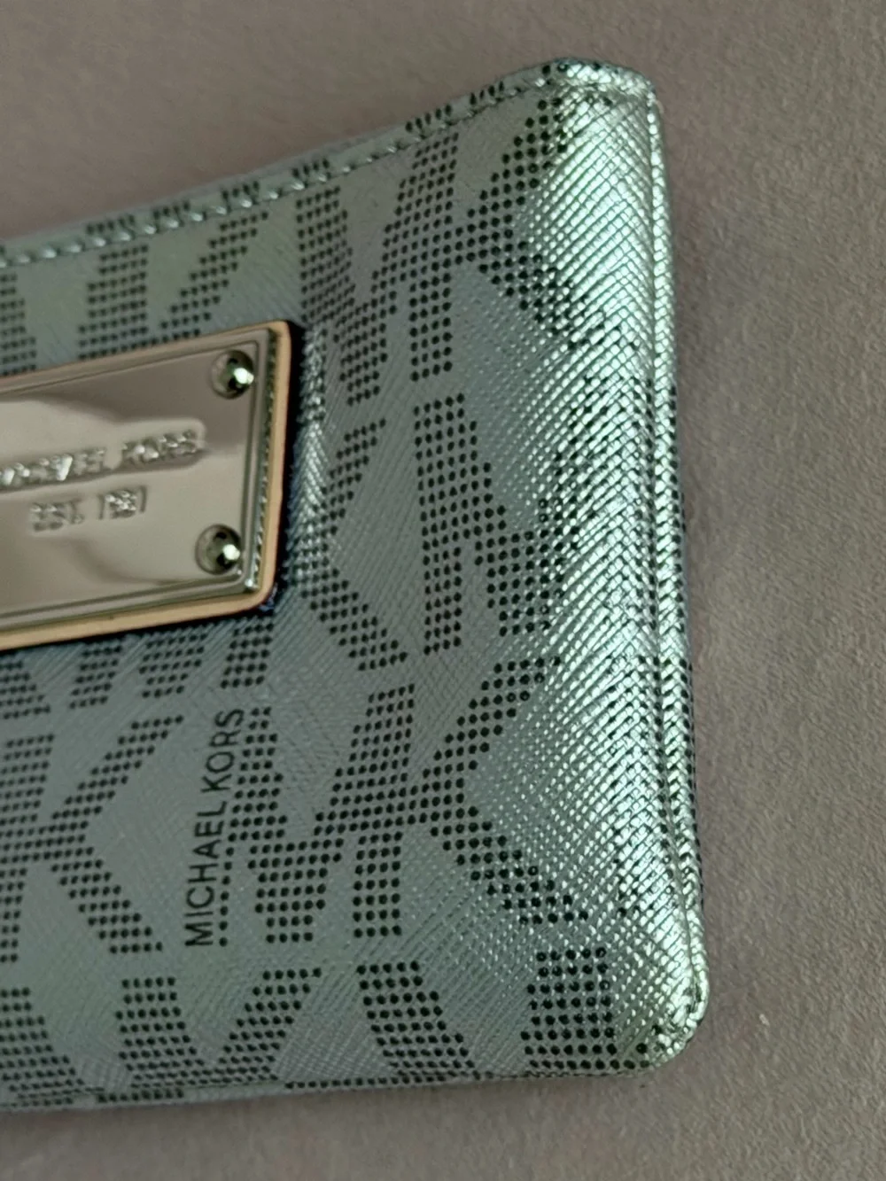 MICHAEL KORS Signature Jet Set Silver Metallic Wristlet